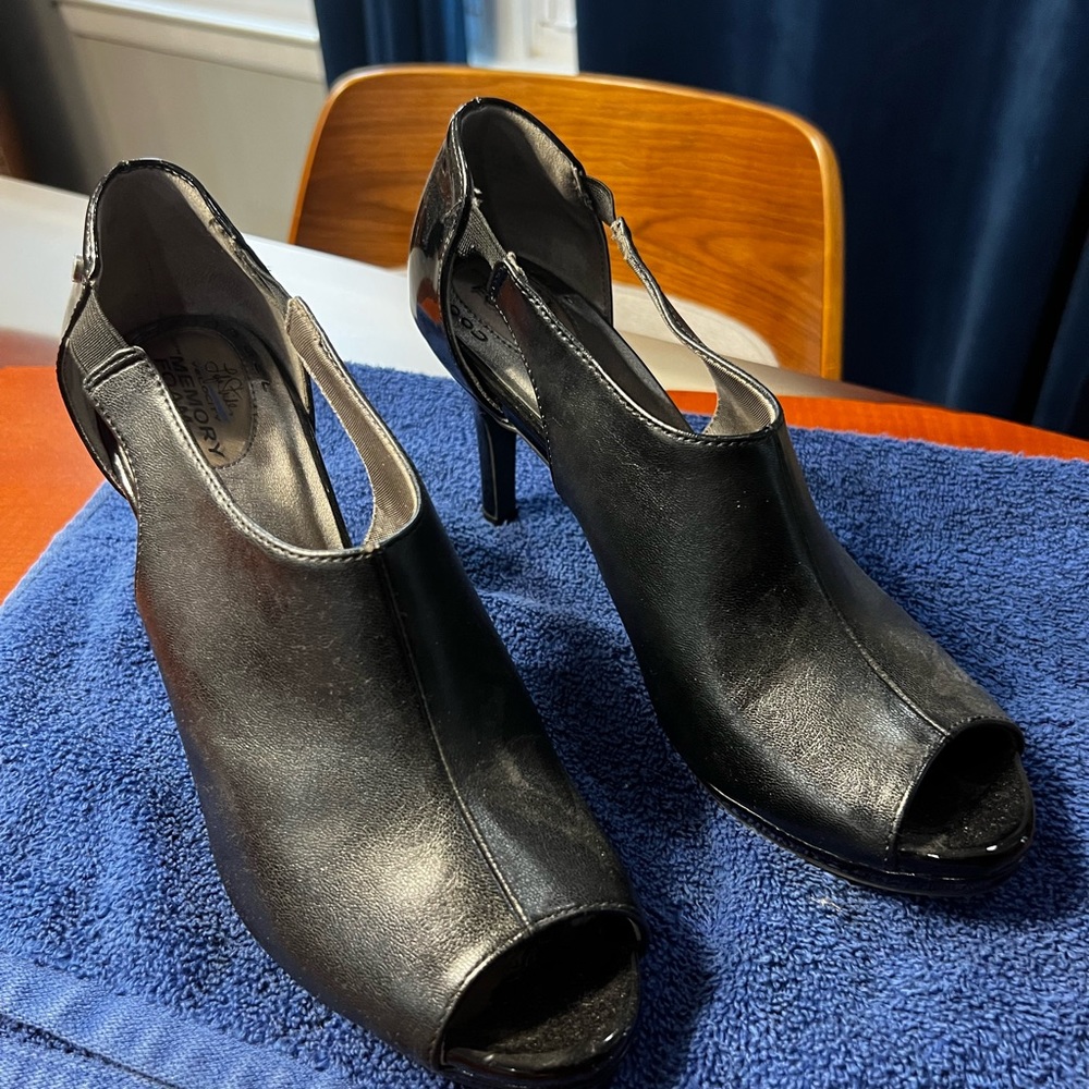 Life stride, memory foam heels